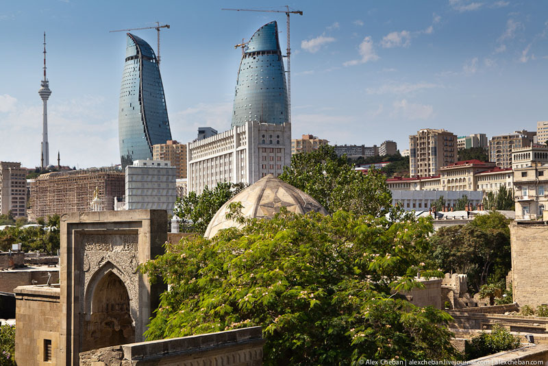 Башни Flame Towers в Баку / Фото из Азербайджана