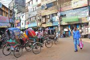 Велорикши на улице / Бангладеш