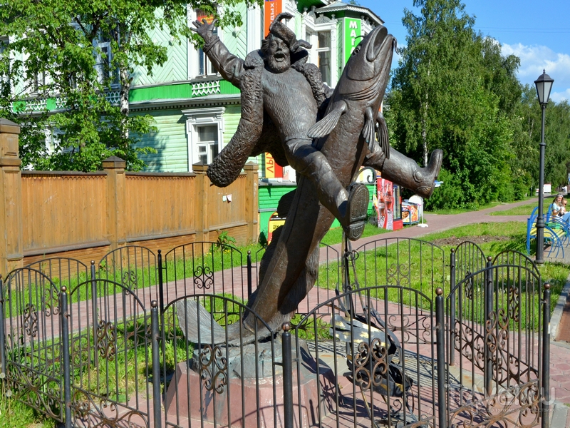 Памятник Сене Малине – герою рассказов Степана Писахова / Фото из России