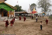Футбол в монастыре / Мьянма