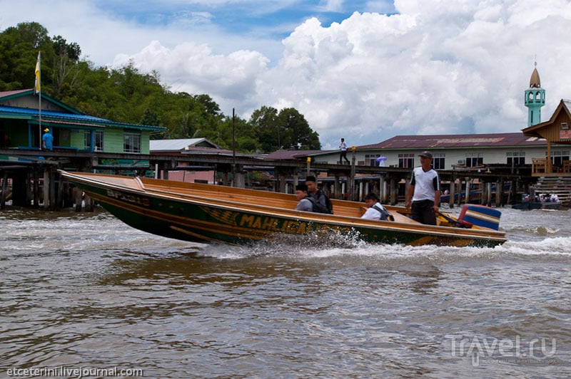Лодка в Кампунг-Айер, Бруней / Фото из Брунея