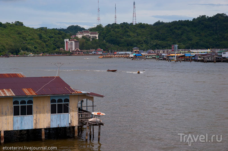 Вид на Кампунг-Айер с моста / Фото из Брунея