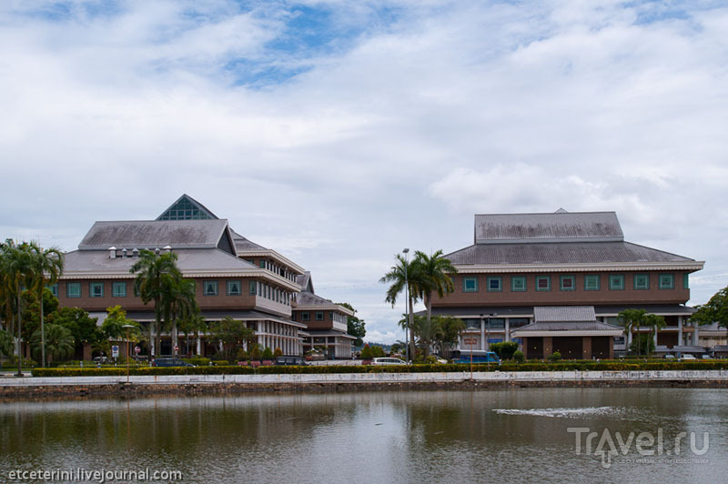 Торговый центр "Яйясан" в Бандар-Сери-Бегаване, Бруней / Фото из Брунея