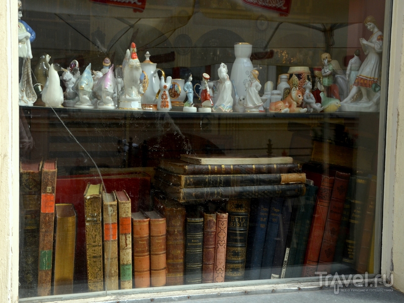 Витрина антикварного магазина в Риге / Фото из Латвии