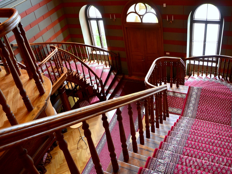 Лестница дворца Бириню, Латвия / Фото из Латвии