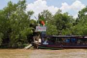 Причал для туристических лодок / Вьетнам