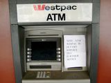 Объявление на банкомате / Вануату