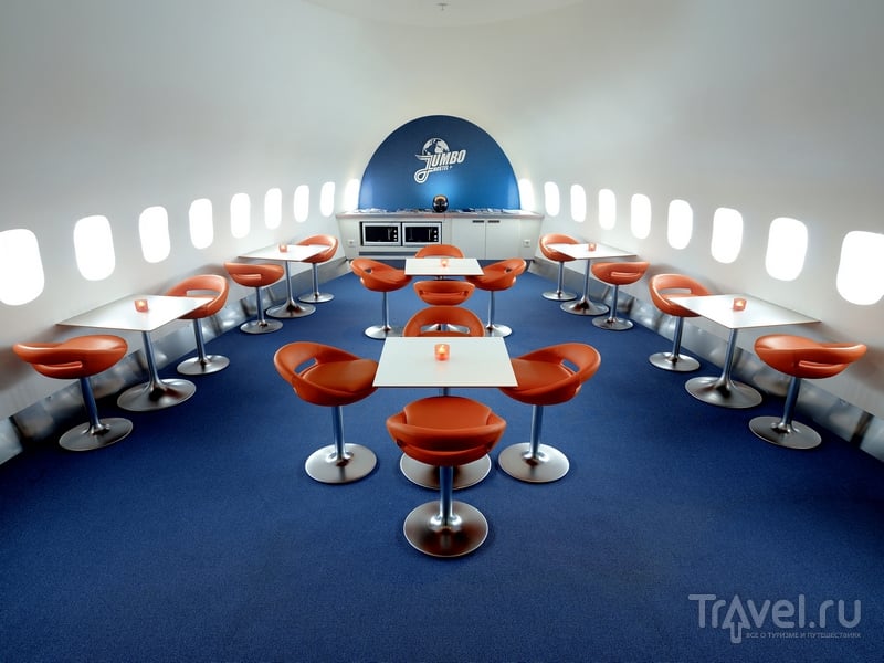 Кафе на борту Boeing 747-200, хостел Jumbo Stay / Швеция