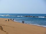 Местные жители на пляже / Мозамбик