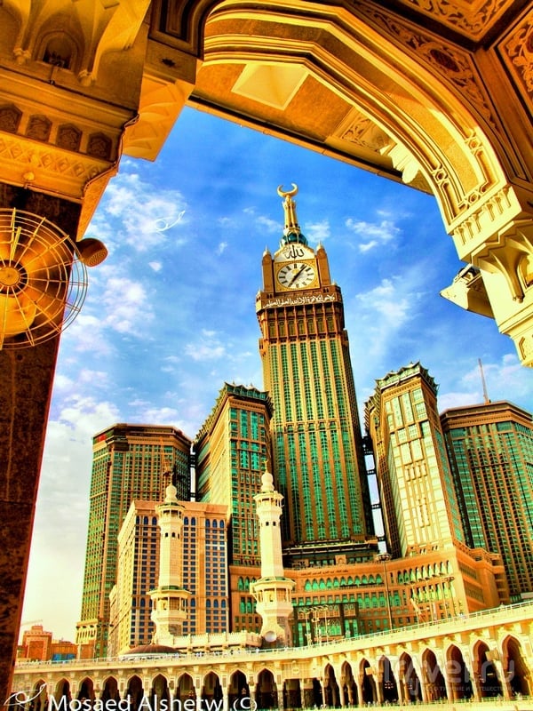   Makkah Clock Royal Tower    /  