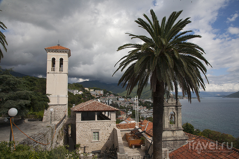Церковь Святого Леопольда со звонницей в Херцегнови, Черногория / Фото из Черногории