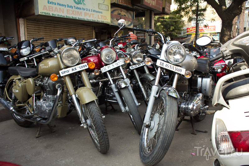 Первые дни в Дели: покупка мотоцикла, Карол-Бах, метро и Кутаб минар / Индия