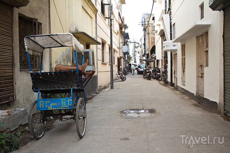Первые дни в Дели: покупка мотоцикла, Карол-Бах, метро и Кутаб минар / Индия