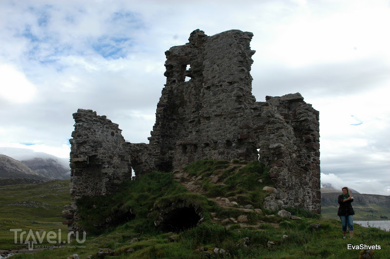 Шотландия: руины замка Ardvreck клана Маклаудов / Фото из Великобритании