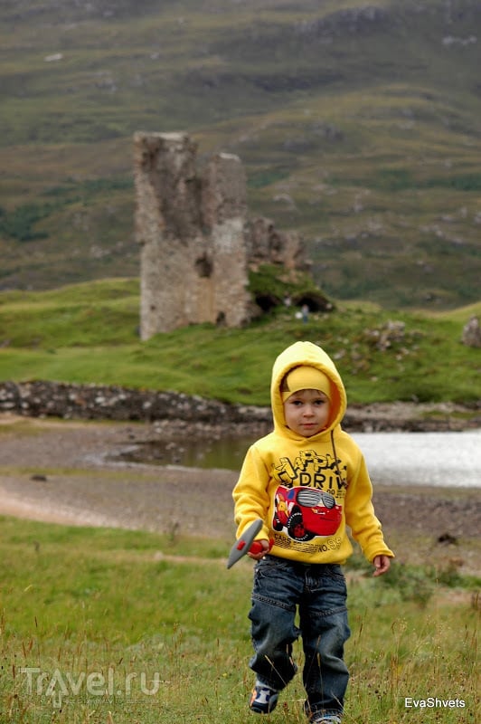 Шотландия: руины замка Ardvreck клана Маклаудов / Фото из Великобритании