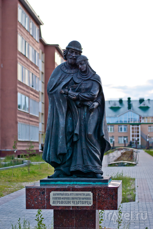 Белоярский. Северный пляжный город с удивительными памятниками / Россия