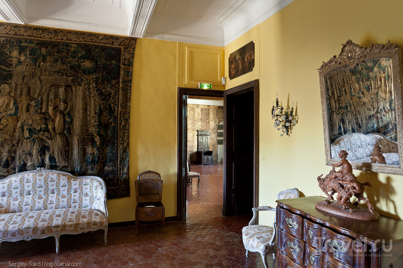 Прованский замок Ла-Барбан (Chateau de la Вarben) / Фото из Франции