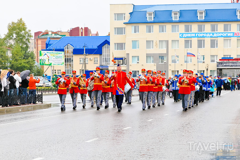 Праздничный карнавал в Югорске / Россия