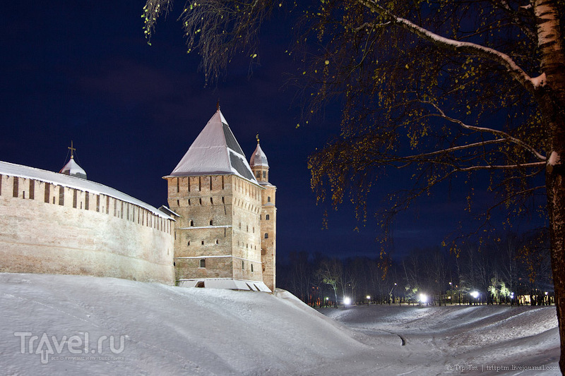 Белая осень под стенами Новгорода / Россия
