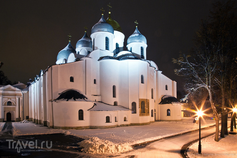 Белая осень под стенами Новгорода / Россия