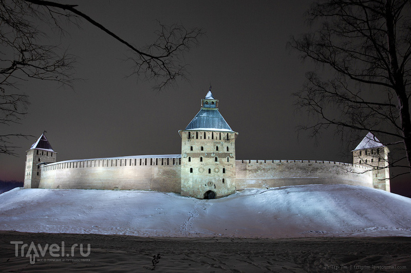 Белая осень под стенами Новгорода / Россия