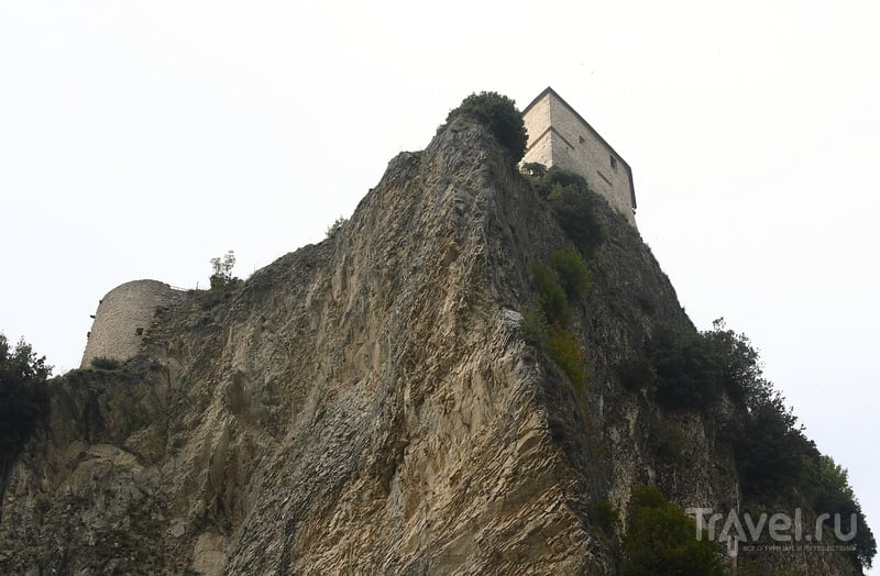 Сан-Лео - замок на вершине / Фото из Италии