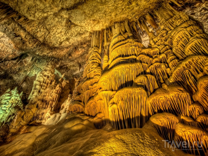 Авшалом - одна из самых красивых и посещаемых пещер Израиля / Израиль