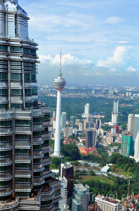   Menara KL    Petronas Tower, - /   