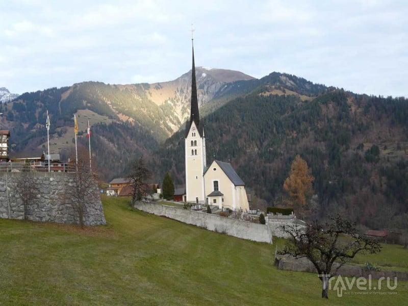 Деревенские церкви Швейцарии. Кантон Граубюнден, деревня Зеевис / Швейцария