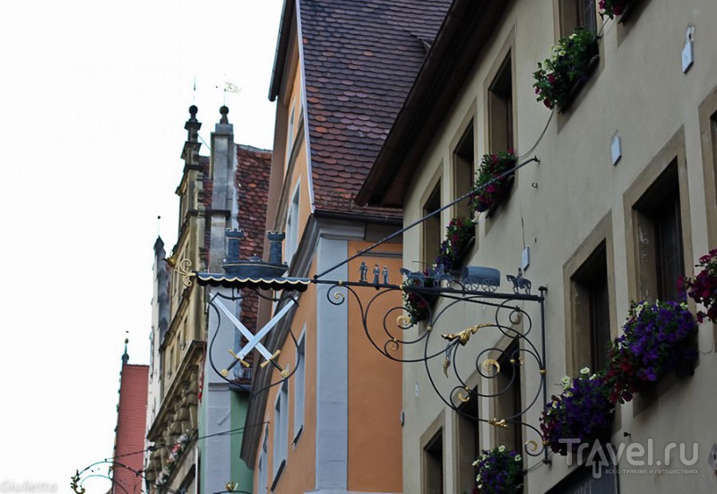  .  Rothenburg ob der Tauber () / 