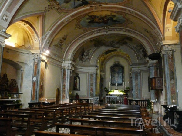 Деревенская церковь 12 века. Белладжио, Италия / Италия