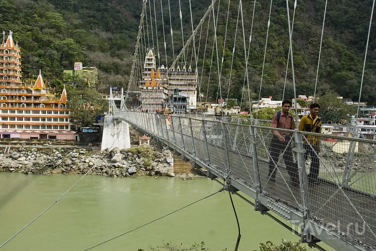 Мост Лакшман-Джула в Ришикеше / Фото из Индии