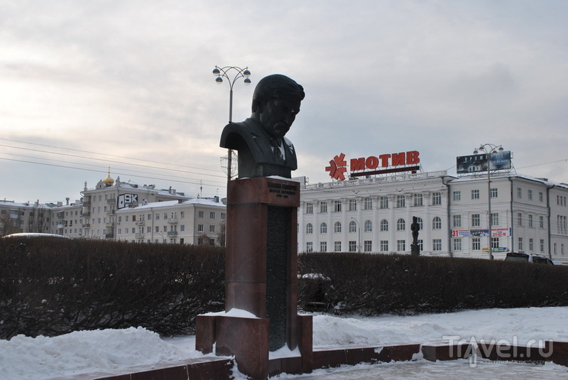 Памятник Мамину-Сибиряку в Екатеринбурге / Фото из России