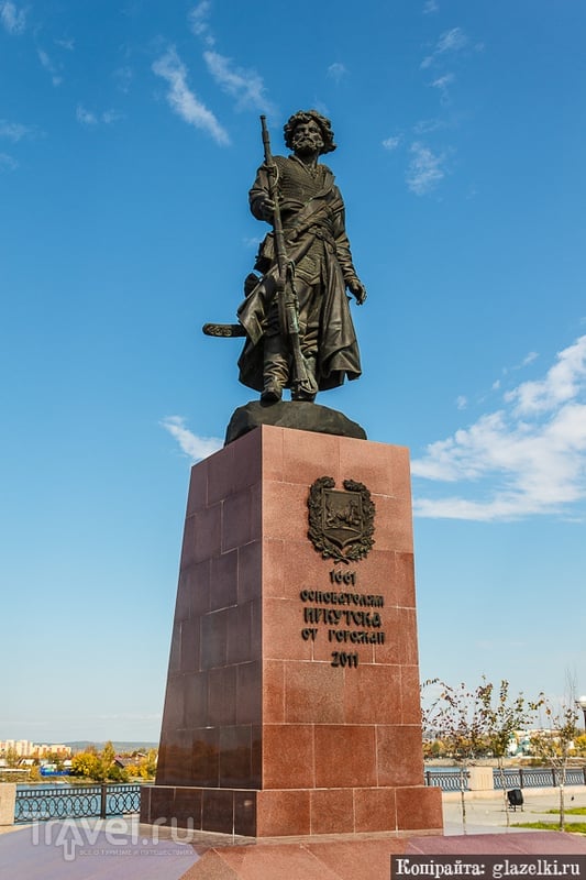 Памятник основателям Иркутска / Фото из России