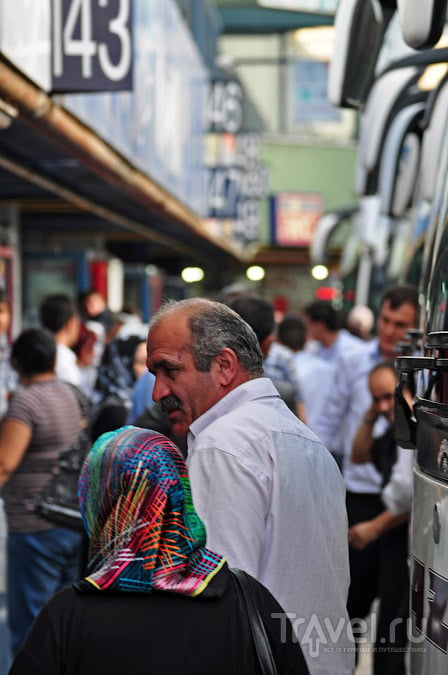 Шум и гам на центральном автовокзале Стамбула / Турция