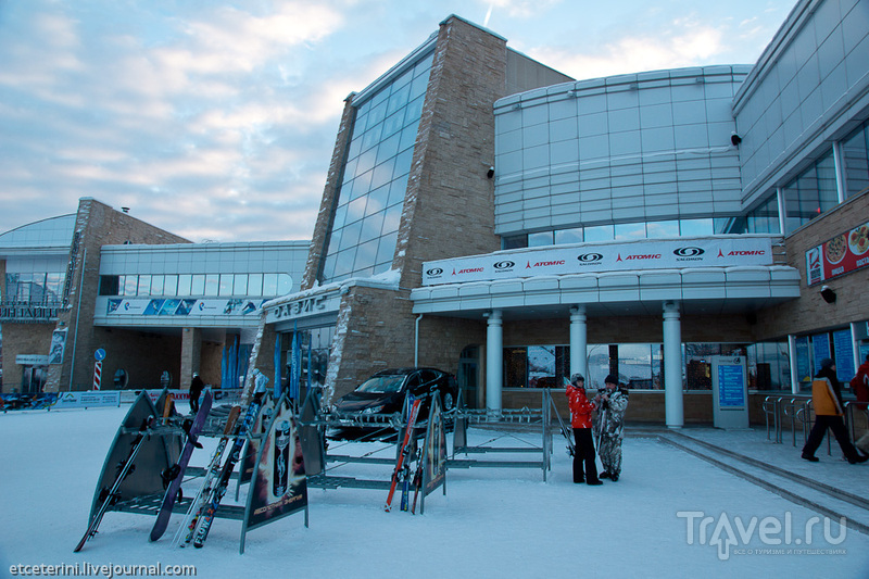 Центр "Оазис" - главное здание горнолыжного комплекса, Красноярск / Фото из России