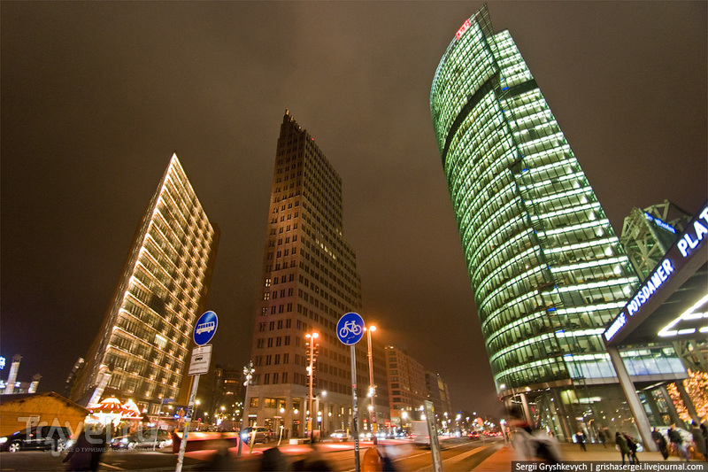 Здание PricewaterhouseCoopers, башня Кольхоф и здание "Дойче Бан" в Берлине / Фото из Германии