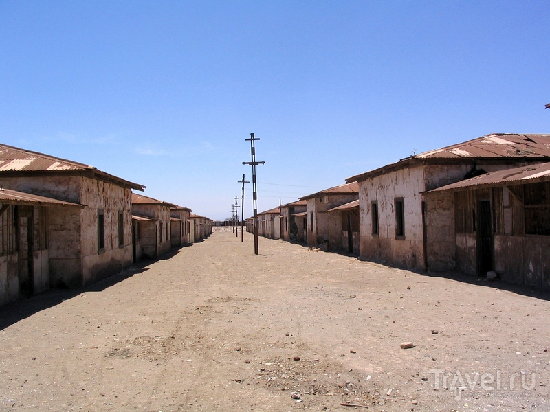 Разнообразные оттенки охры на территории бывшего шахтерского городка Хамберстоун / Чили