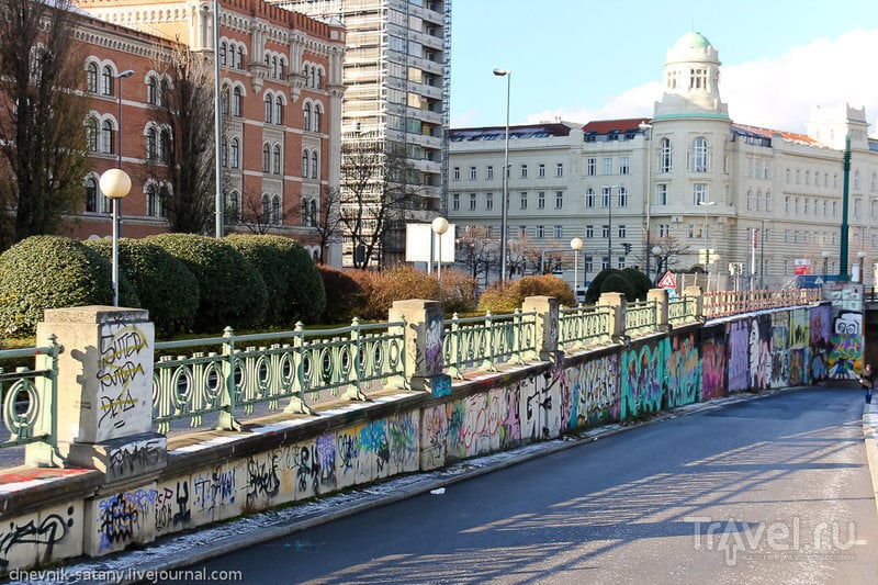 Прогулки по Вене: постеры и фасады / Фото из Австрии