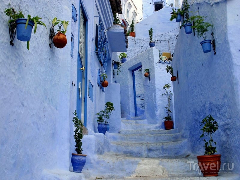 Медина изобилует пронзительными оттенками синих, голубых и лазурных цветов, Марокко / Марокко