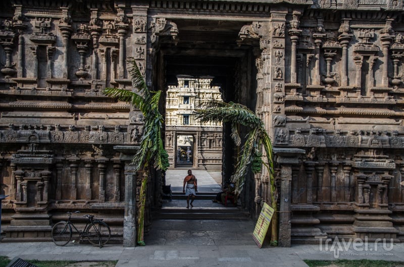 Вход в Sri Jalagandeeswarar Temple / Фото из Индии