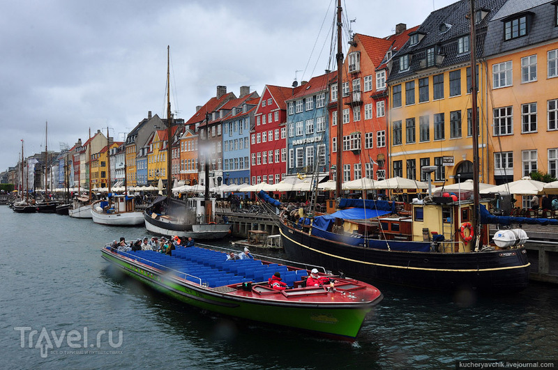 Пёстрые домики в бывшей копенгагенской гавани Nyhavn притягивают туристов, как магнит / Фото из Дании