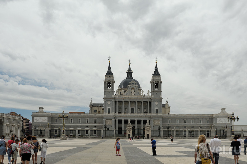 Кафедральный собор Альмудена в Мадриде / Фото из Испании