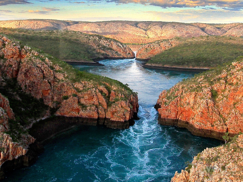 Горизонтальные водопады, расположенные в архипелаге Буканир, Австралия / Австралия