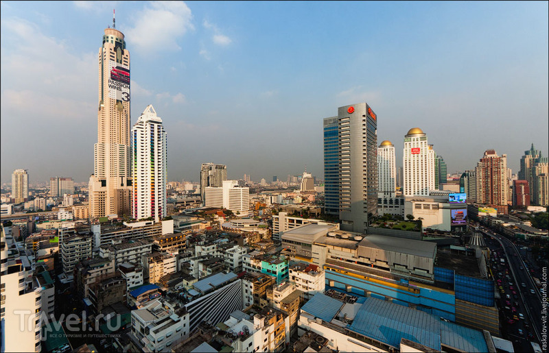 Башня "Баййок II" (слева) / Фото из Таиланда