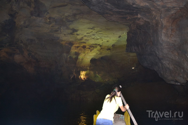 Подземная река пещеры Фонгня / Вьетнам