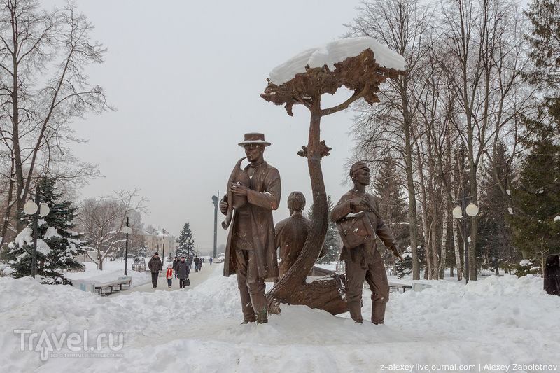 Скульптурная композиция "Дерево жизни" в Йошкар-Оле / Фото из России