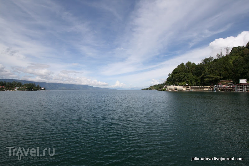 Озеро Тоба на острове Суматра / Индонезия