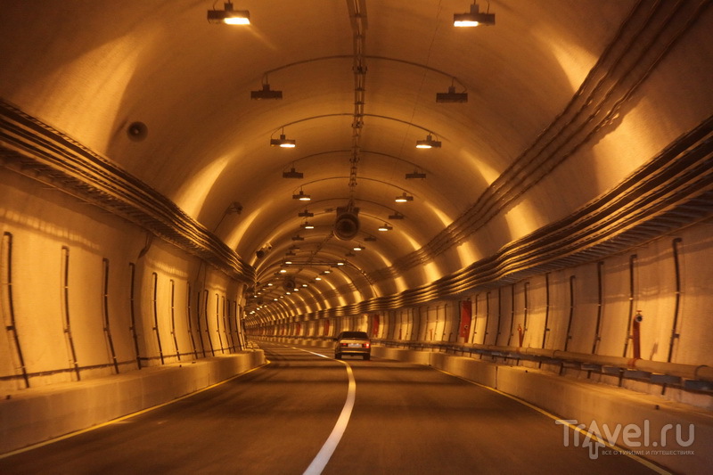 Гимринский тоннель - самый длинный автодорожный тоннель в России и СНГ (почти 4,5 км) / Фото из России
