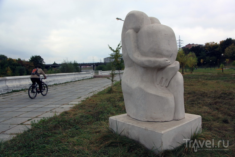 В центре Владикавказа много странных скульптур / Фото из России